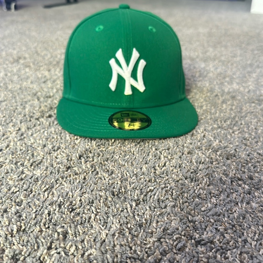 New York Yankee green fitted grey brim 7 1/4